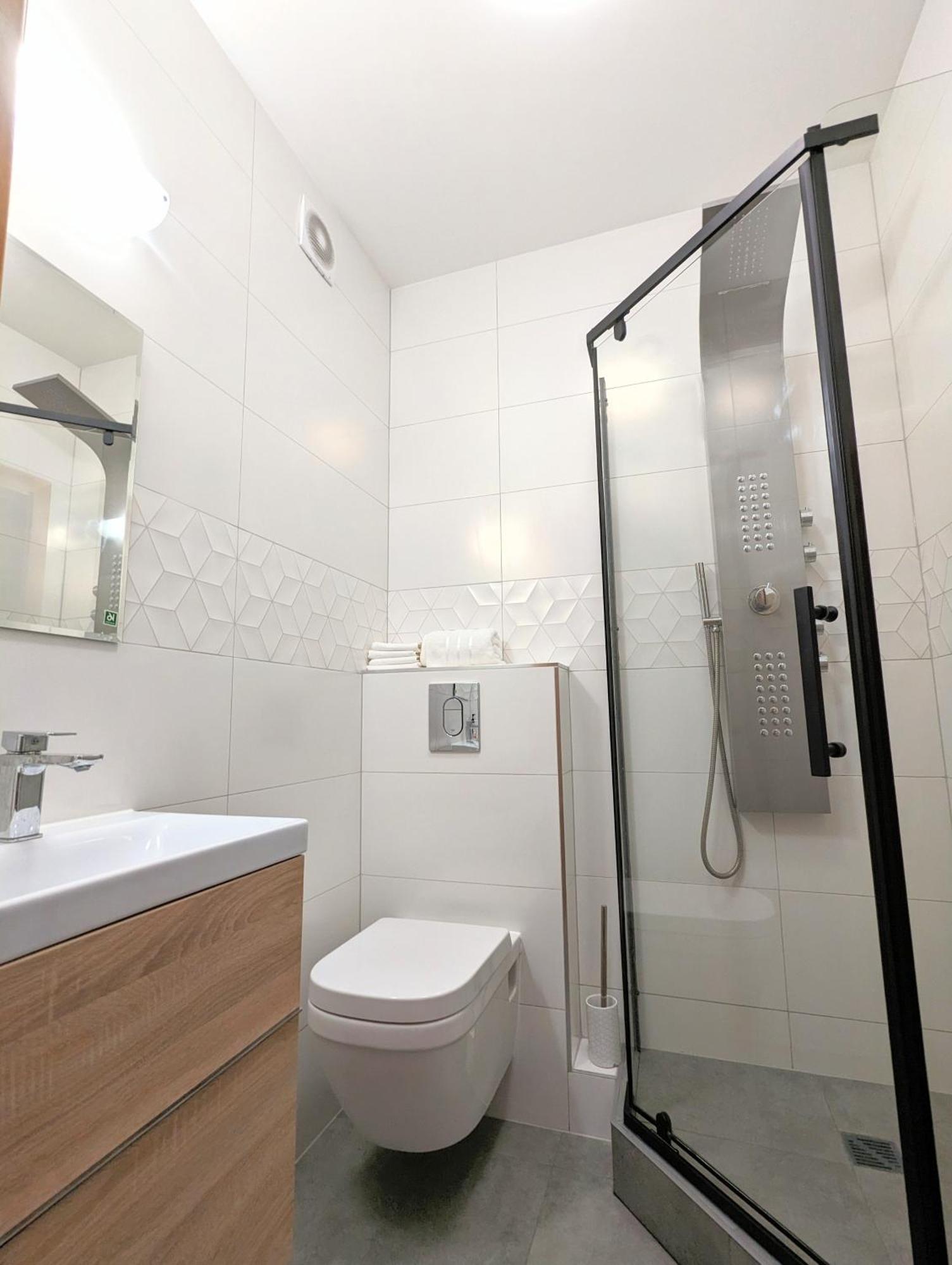 3-Bedroom Apt In Town Square วรอตซวาฟ ภายนอก รูปภาพ