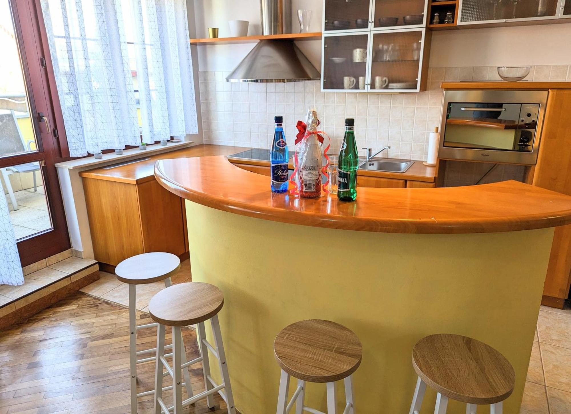 3-Bedroom Apt In Town Square วรอตซวาฟ ภายนอก รูปภาพ