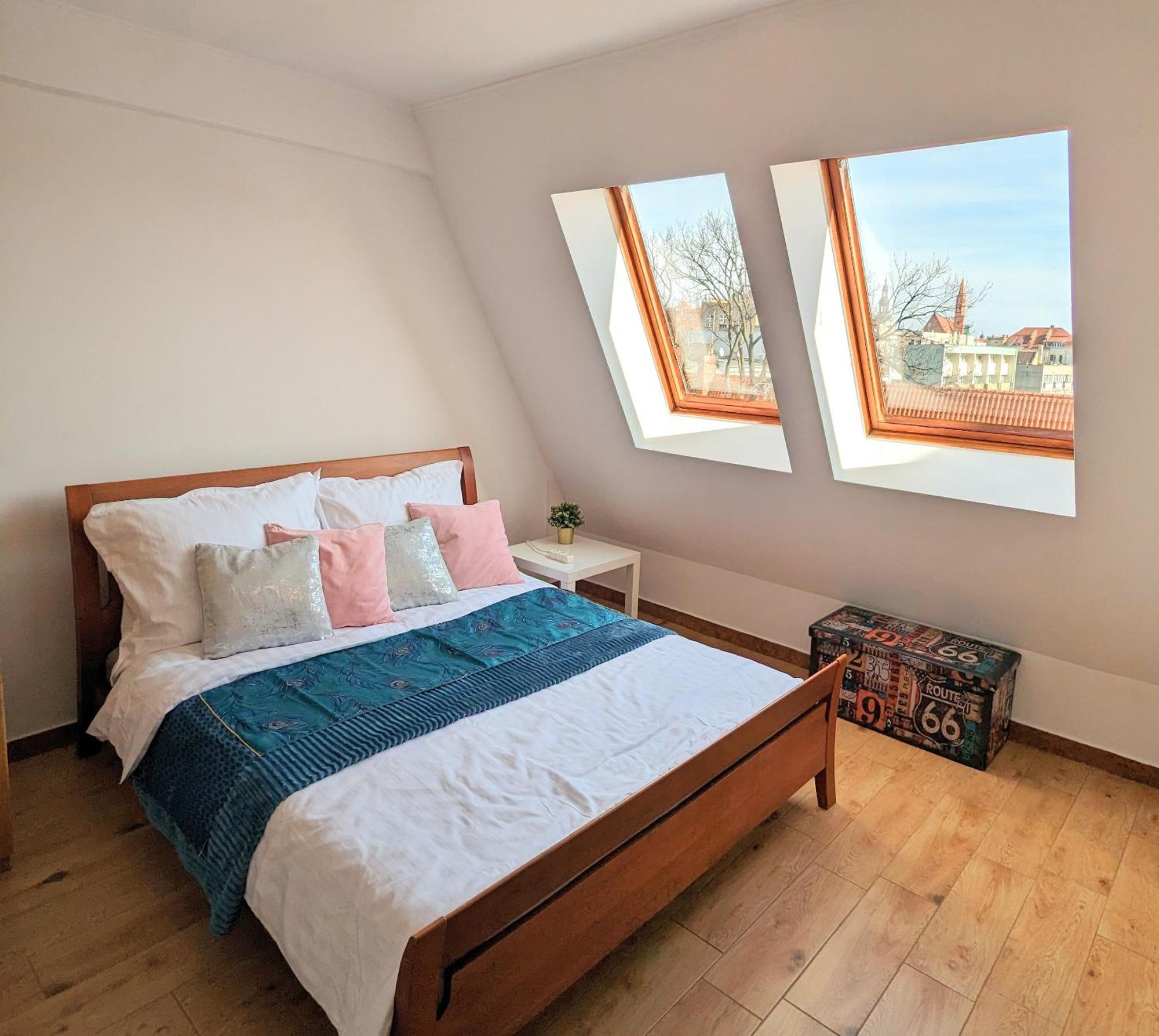 3-Bedroom Apt In Town Square วรอตซวาฟ ภายนอก รูปภาพ