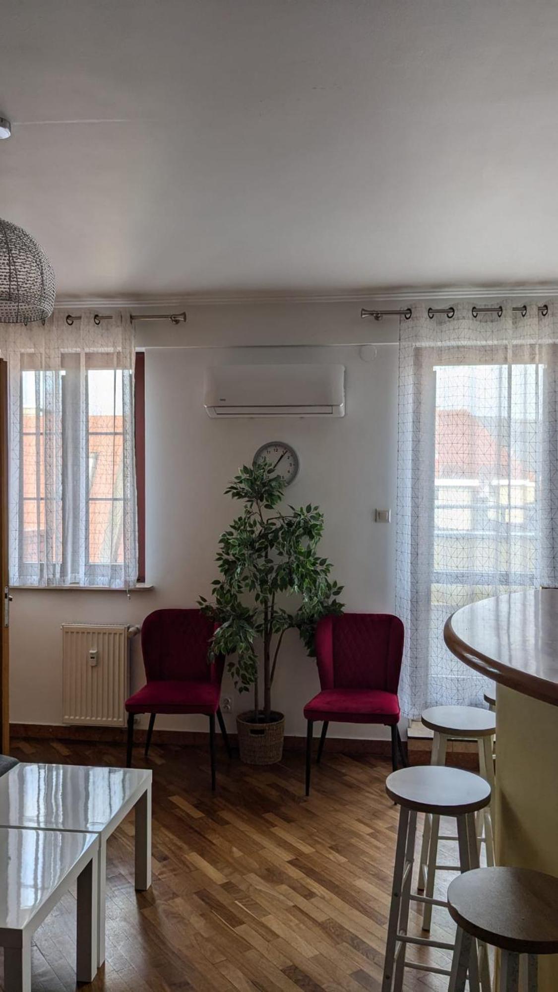 3-Bedroom Apt In Town Square วรอตซวาฟ ภายนอก รูปภาพ